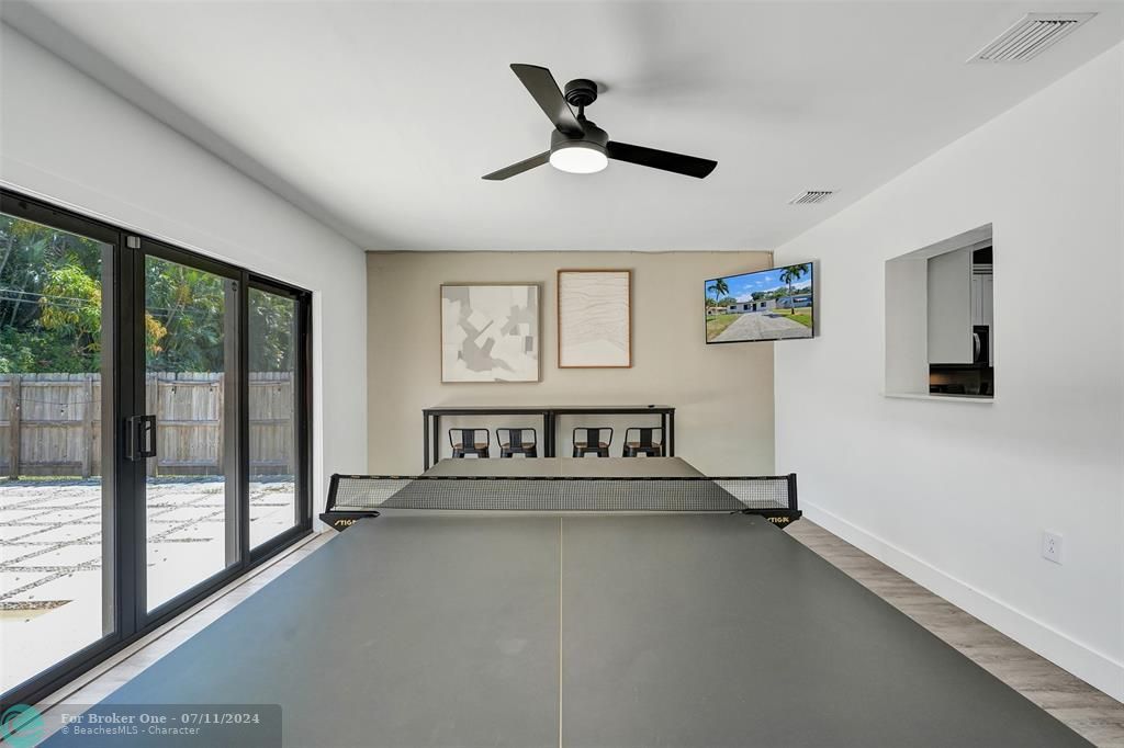Active With Contract: $585,000 (3 beds, 2 baths, 1405 Square Feet)
