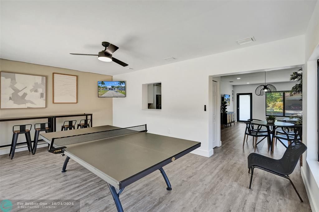 Recently Sold: $585,000 (3 beds, 2 baths, 1405 Square Feet)