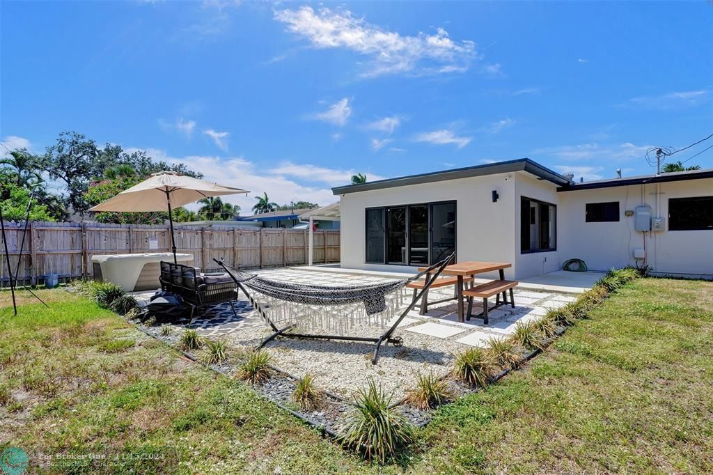 Recently Sold: $585,000 (3 beds, 2 baths, 1405 Square Feet)