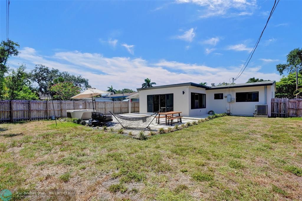 Recently Sold: $585,000 (3 beds, 2 baths, 1405 Square Feet)