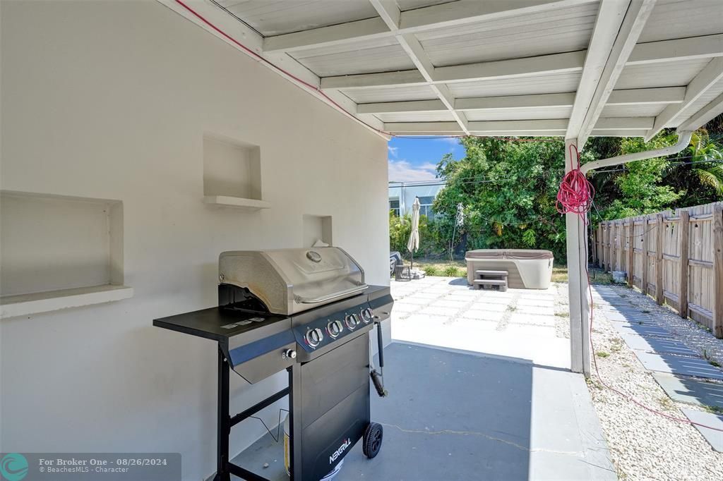 Active With Contract: $585,000 (3 beds, 2 baths, 1405 Square Feet)