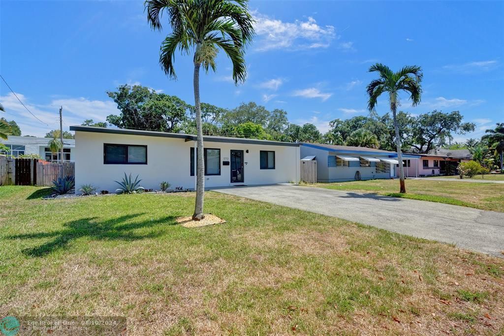 Active With Contract: $585,000 (3 beds, 2 baths, 1405 Square Feet)