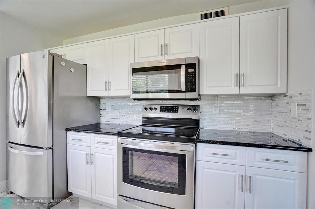 Active With Contract: $359,900 (2 beds, 2 baths, 1380 Square Feet)