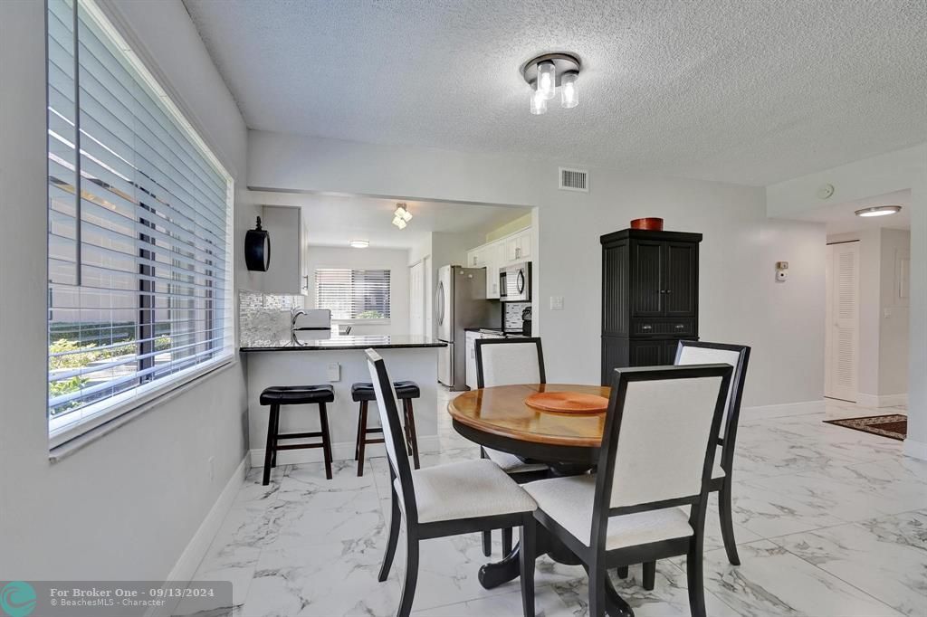 Active With Contract: $359,900 (2 beds, 2 baths, 1380 Square Feet)