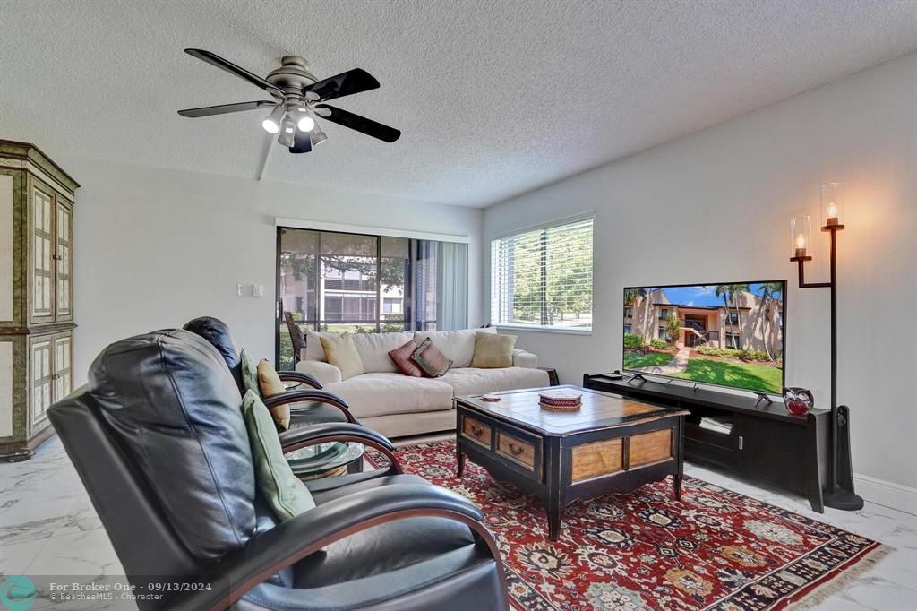 Active With Contract: $359,900 (2 beds, 2 baths, 1380 Square Feet)