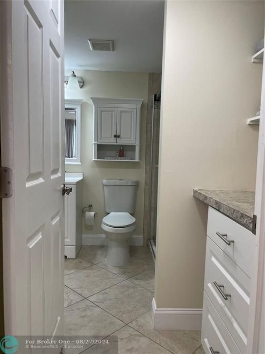 Active With Contract: $169,900 (2 beds, 1 baths, 818 Square Feet)