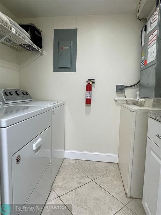 Active With Contract: $169,900 (2 beds, 1 baths, 818 Square Feet)