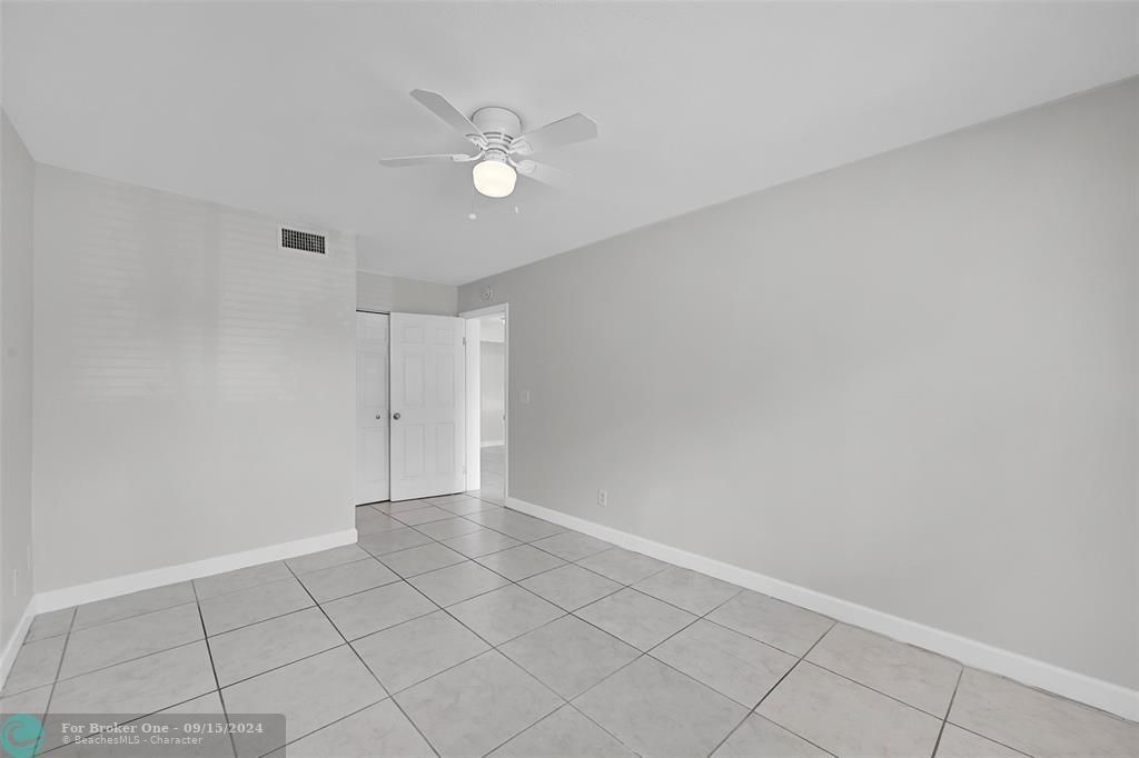 Active With Contract: $2,000 (2 beds, 2 baths, 986 Square Feet)