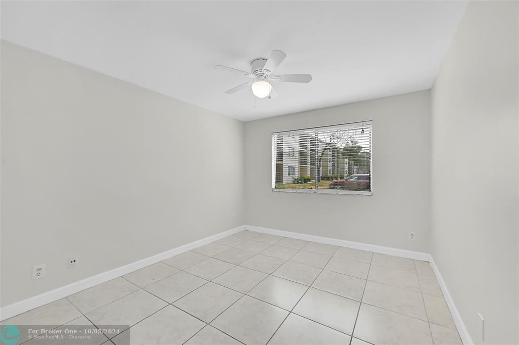 Active With Contract: $2,000 (2 beds, 2 baths, 986 Square Feet)