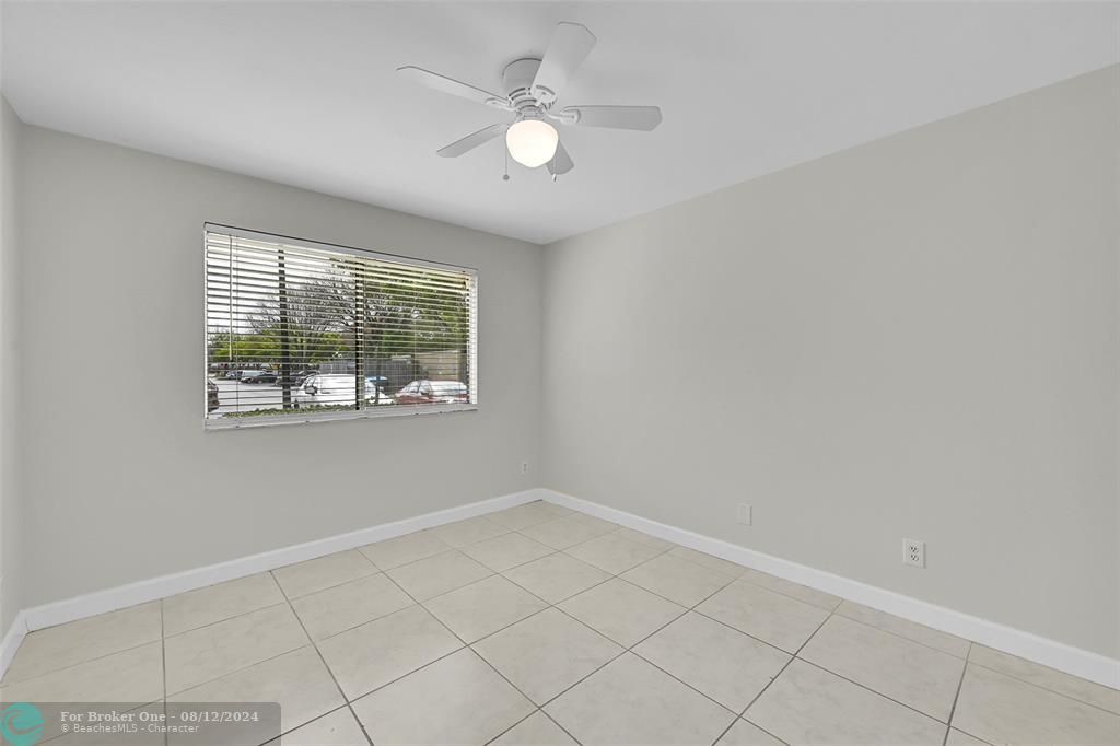 Active With Contract: $2,000 (2 beds, 2 baths, 986 Square Feet)