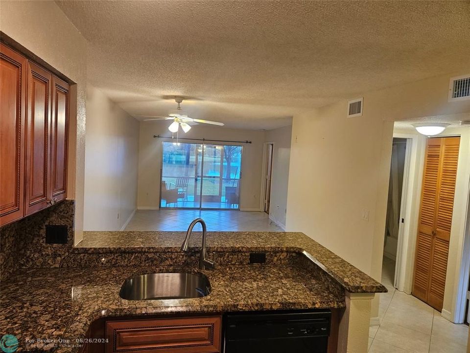 For Rent: $2,300 (2 beds, 2 baths, 920 Square Feet)