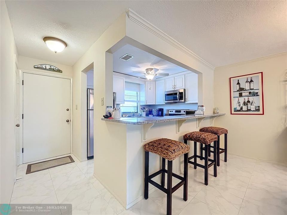 For Sale: $399,000 (2 beds, 2 baths, 1170 Square Feet)