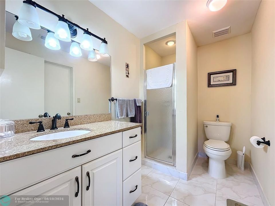 For Sale: $399,000 (2 beds, 2 baths, 1170 Square Feet)