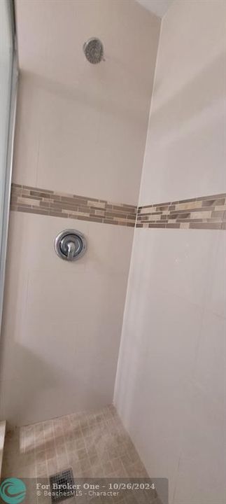 Active With Contract: $2,350 (2 beds, 2 baths, 1019 Square Feet)