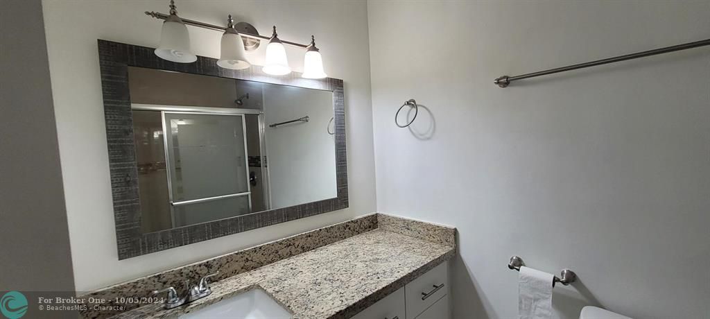 Active With Contract: $2,350 (2 beds, 2 baths, 1019 Square Feet)