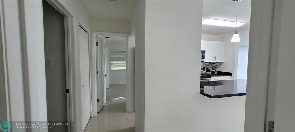 Active With Contract: $2,350 (2 beds, 2 baths, 1019 Square Feet)