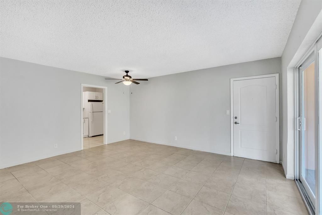 For Sale: $239,900 (2 beds, 2 baths, 765 Square Feet)