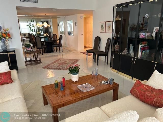 En Venta: $735,000 (2 camas, 2 baños, 1580 Pies cuadrados)