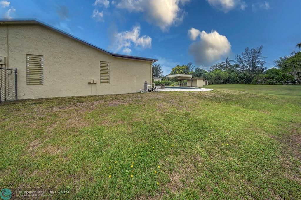 Recently Sold: $999,999 (4 beds, 2 baths, 1956 Square Feet)