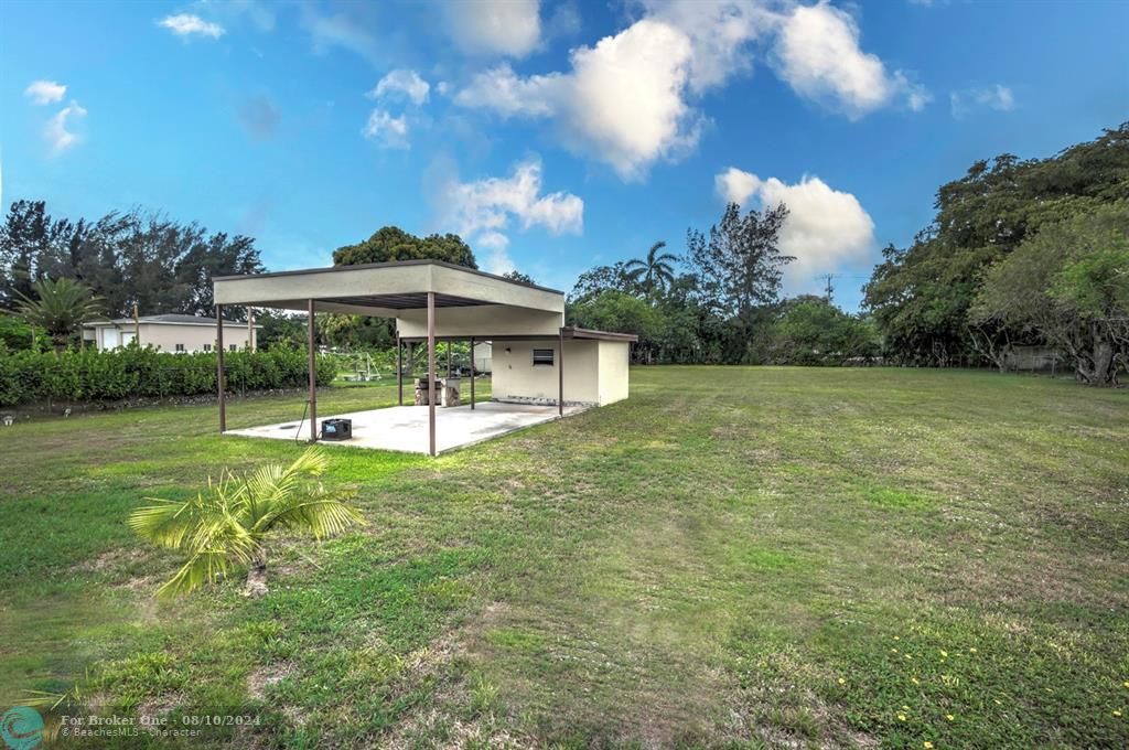 Recently Sold: $999,999 (4 beds, 2 baths, 1956 Square Feet)