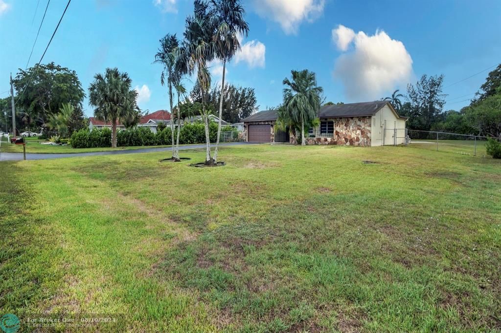 Recently Sold: $999,999 (4 beds, 2 baths, 1956 Square Feet)