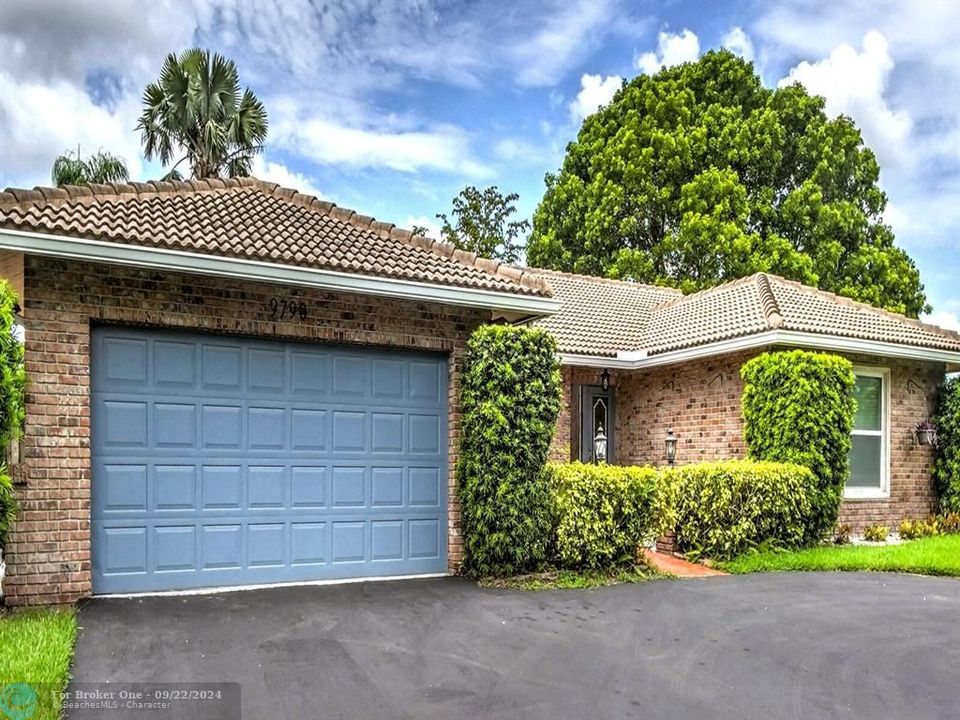 For Sale: $859,500 (4 beds, 2 baths, 2309 Square Feet)