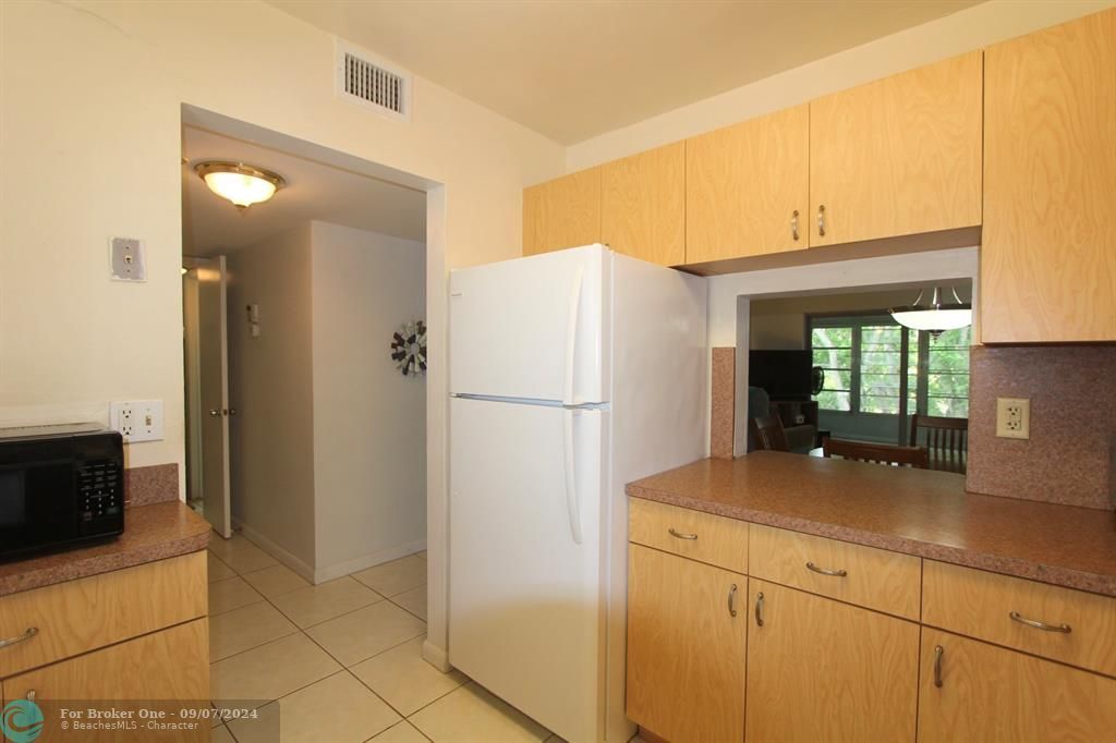 For Sale: $110,000 (1 beds, 1 baths, 660 Square Feet)