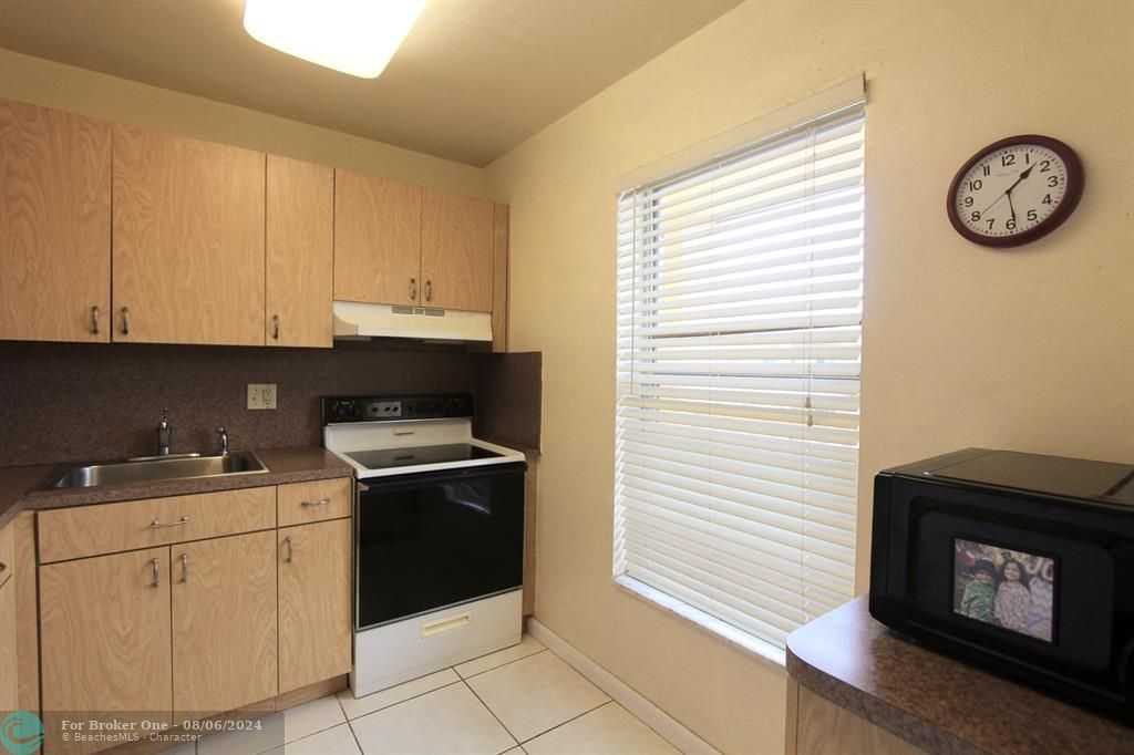 For Sale: $110,000 (1 beds, 1 baths, 660 Square Feet)