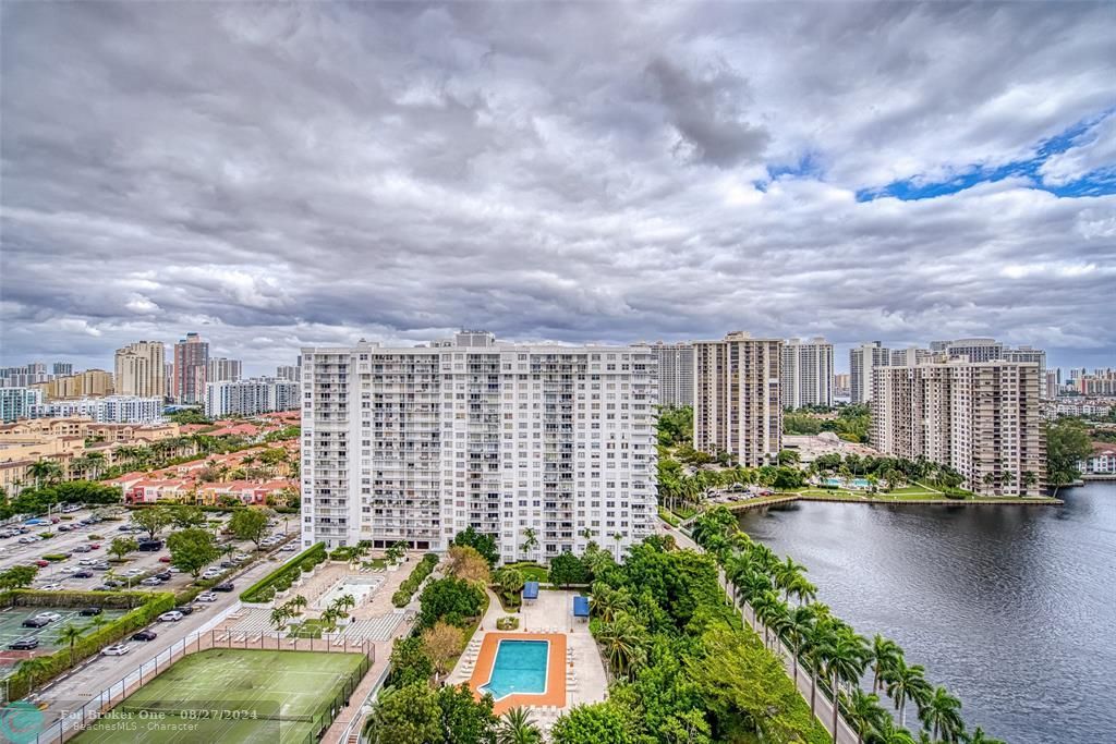 For Sale: $399,000 (2 beds, 2 baths, 1220 Square Feet)