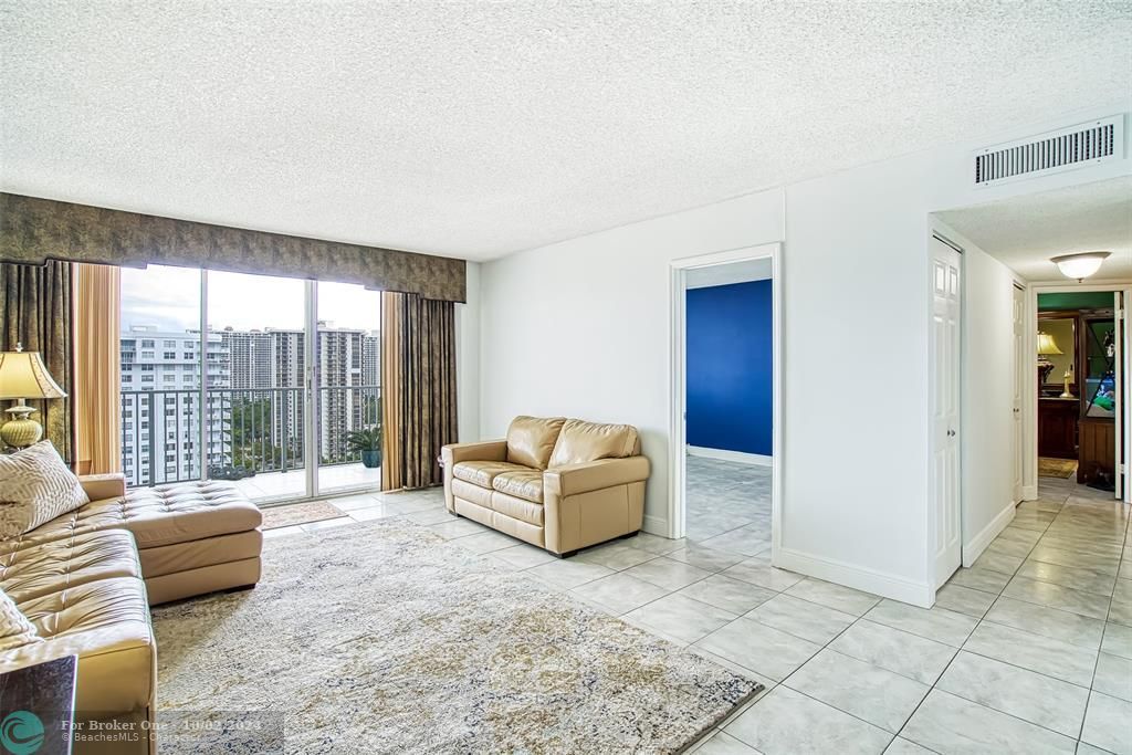 For Sale: $399,000 (2 beds, 2 baths, 1220 Square Feet)