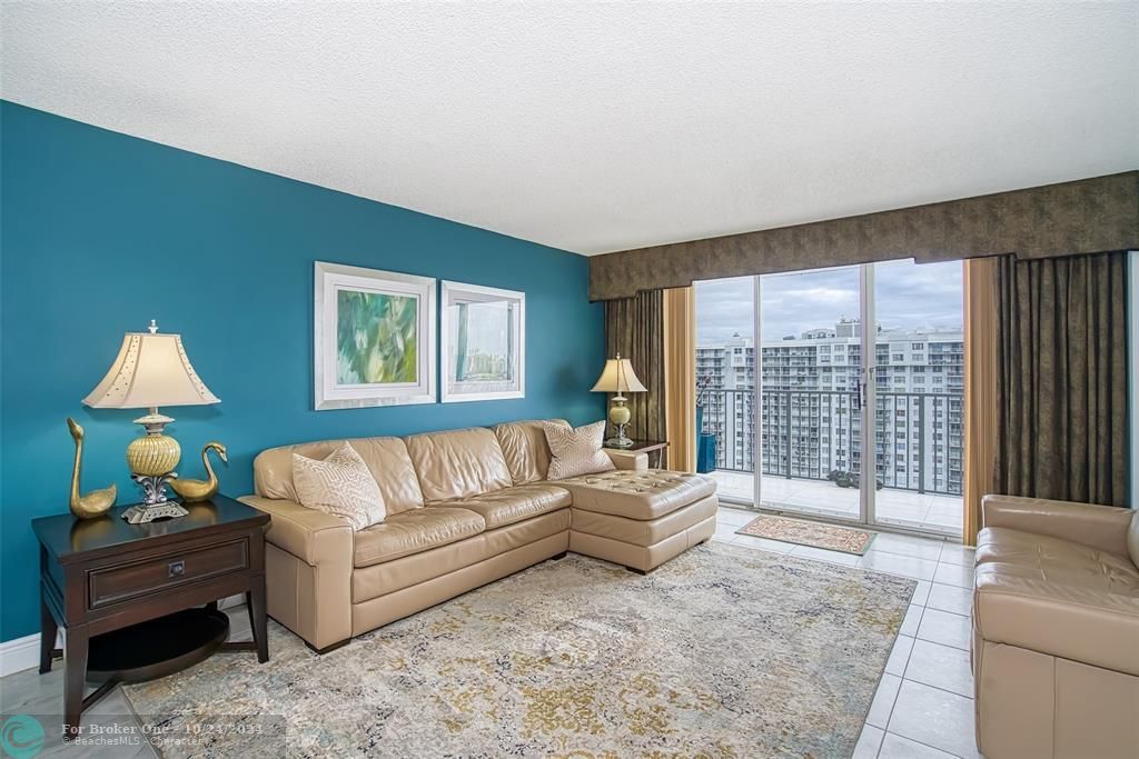 For Sale: $399,000 (2 beds, 2 baths, 1220 Square Feet)