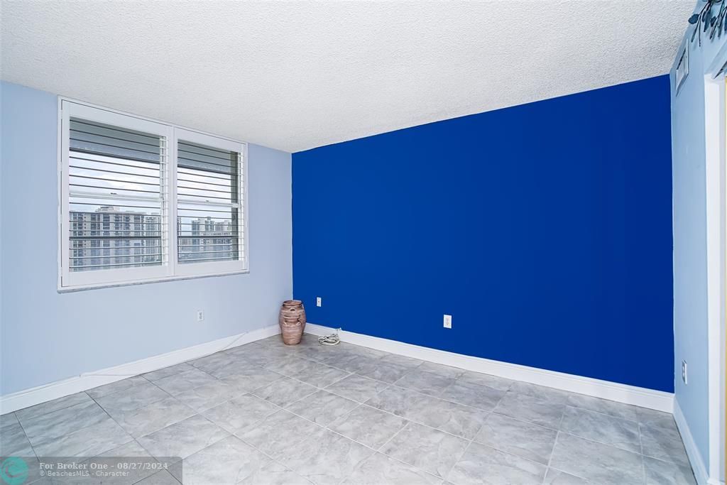 For Sale: $399,000 (2 beds, 2 baths, 1220 Square Feet)