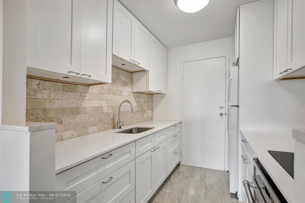 For Sale: $260,000 (2 beds, 1 baths, 850 Square Feet)