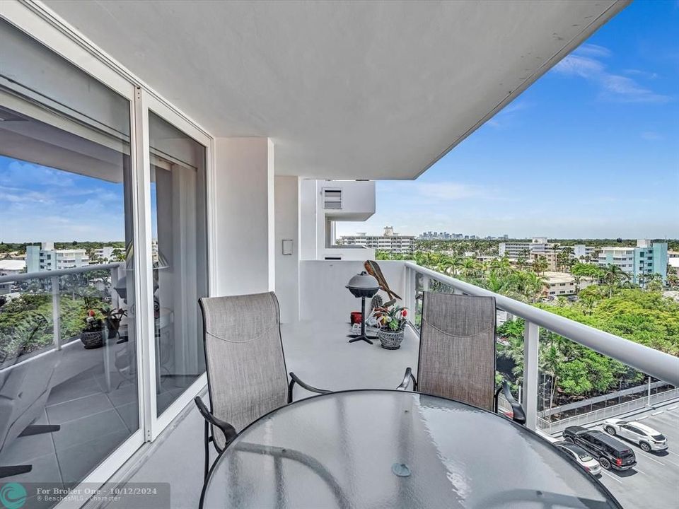 For Sale: $499,000 (2 beds, 2 baths, 1100 Square Feet)