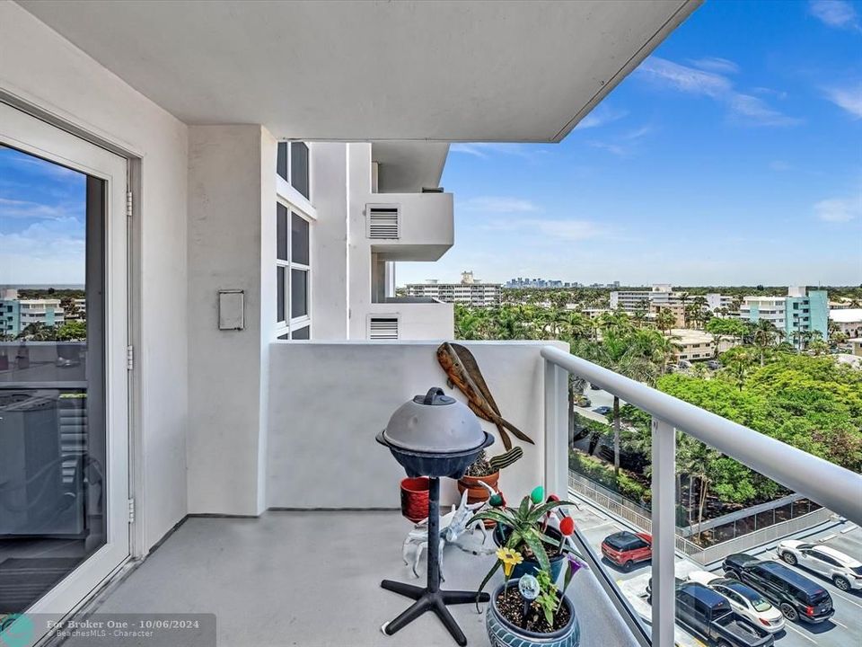 For Sale: $499,000 (2 beds, 2 baths, 1100 Square Feet)