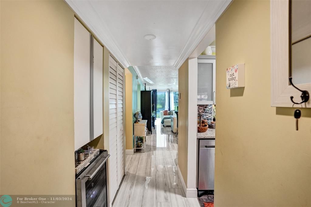 For Sale: $260,000 (2 beds, 2 baths, 1040 Square Feet)