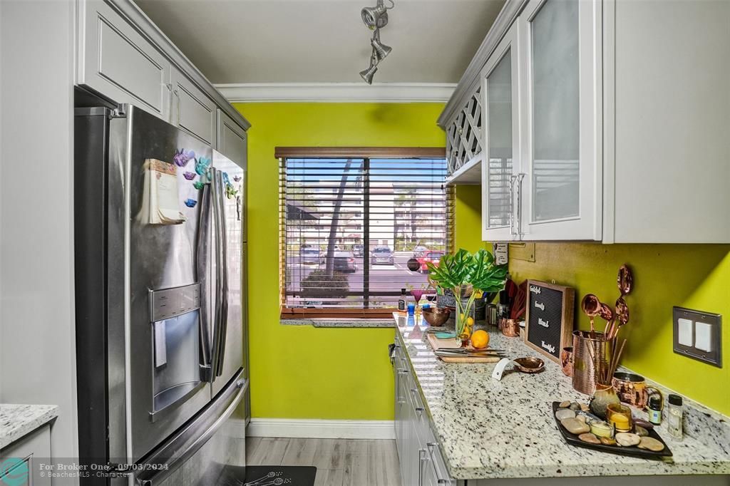 For Sale: $260,000 (2 beds, 2 baths, 1040 Square Feet)