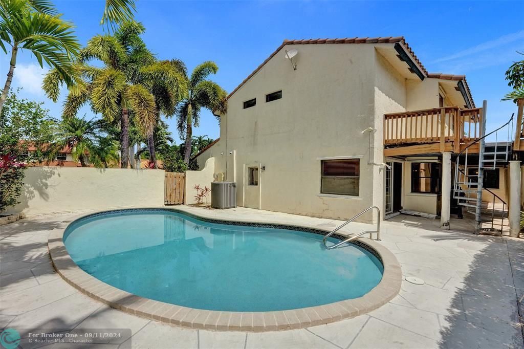 For Sale: $770,000 (5 beds, 3 baths, 3038 Square Feet)