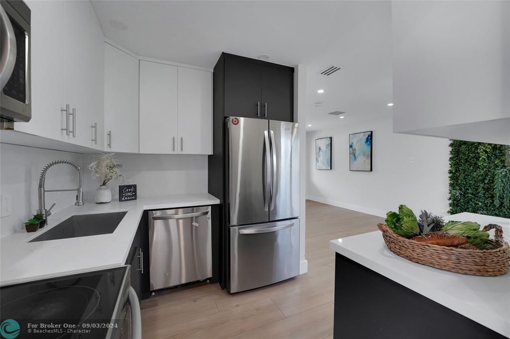 Active With Contract: $588,990 (4 beds, 2 baths, 1048 Square Feet)