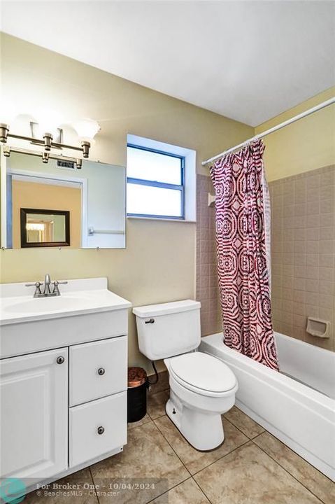 For Sale: $255,000 (2 beds, 2 baths, 978 Square Feet)