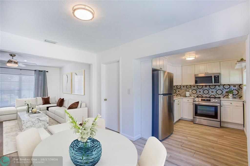 Active With Contract: $2,800 (2 beds, 1 baths, 828 Square Feet)