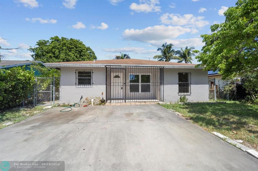 Active With Contract: $375,000 (4 beds, 2 baths, 1448 Square Feet)