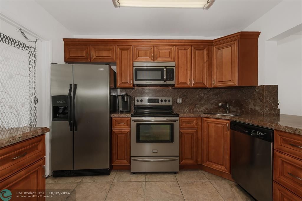 For Sale: $199,000 (1 beds, 1 baths, 700 Square Feet)