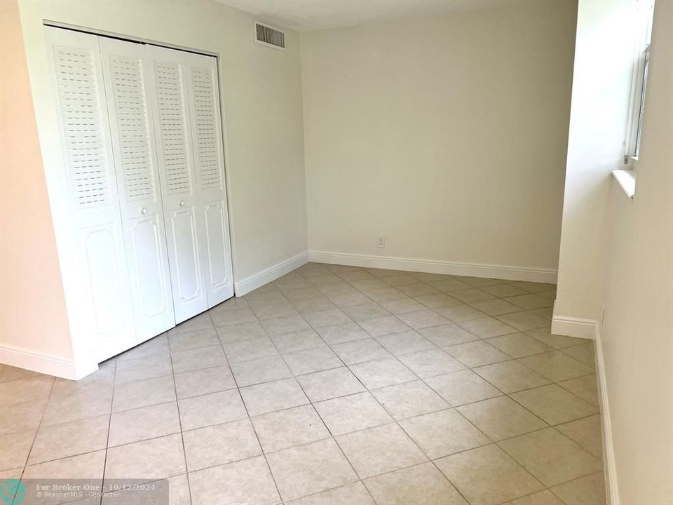 For Sale: $259,900 (2 beds, 2 baths, 1200 Square Feet)