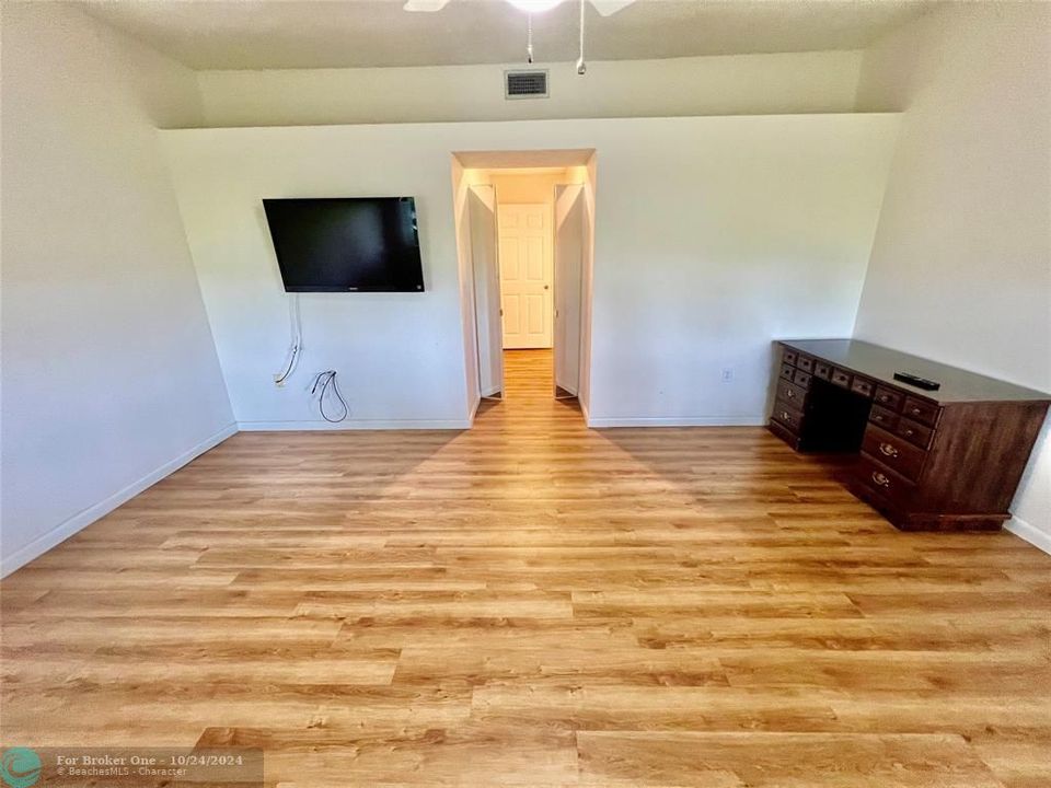 For Rent: $3,100 (2 beds, 2 baths, 1644 Square Feet)