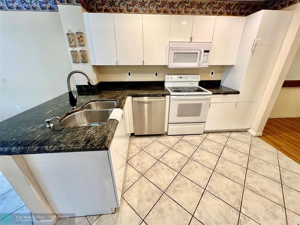 For Rent: $3,100 (2 beds, 2 baths, 1644 Square Feet)