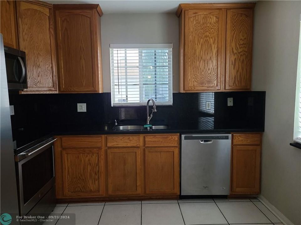 For Rent: $3,100 (3 beds, 2 baths, 1502 Square Feet)