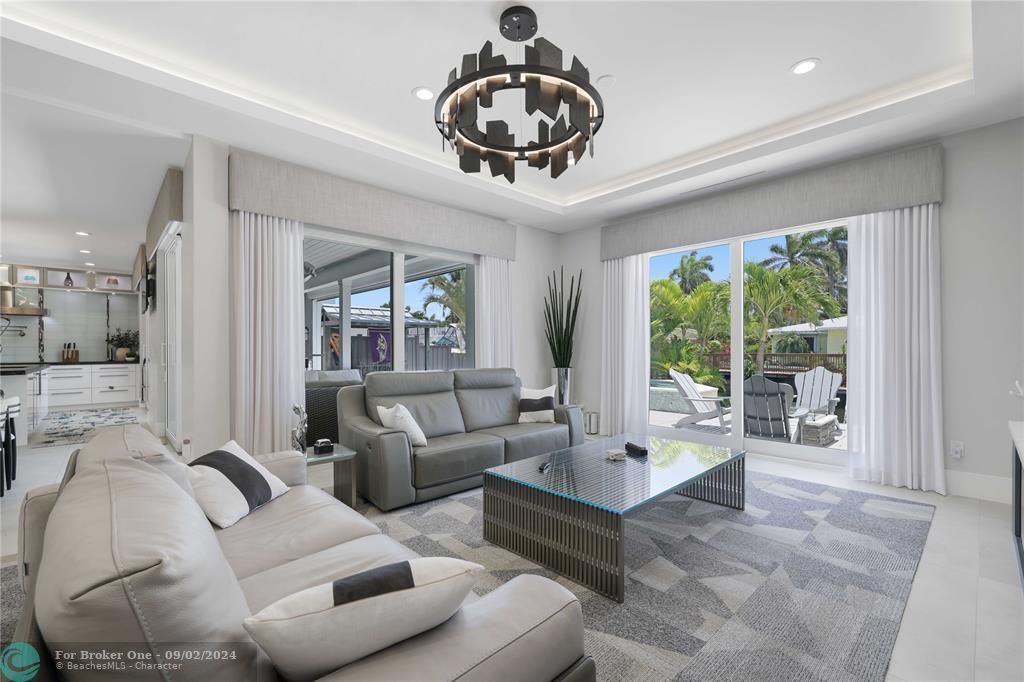 For Sale: $3,690,000 (5 beds, 4 baths, 3307 Square Feet)