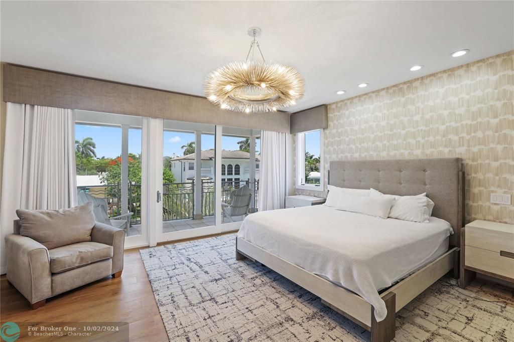 For Sale: $3,690,000 (5 beds, 4 baths, 3307 Square Feet)