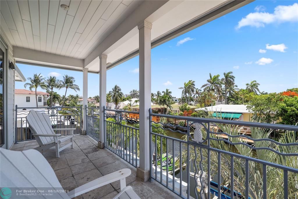 For Sale: $3,690,000 (5 beds, 4 baths, 3307 Square Feet)